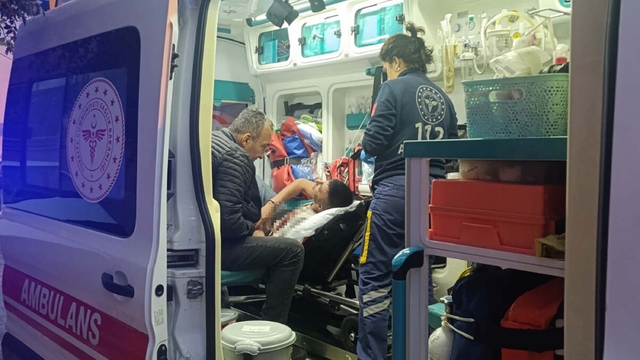 Manisa'da dayı-yeğen bıçaklı kavgada birbirlerini yaraladı