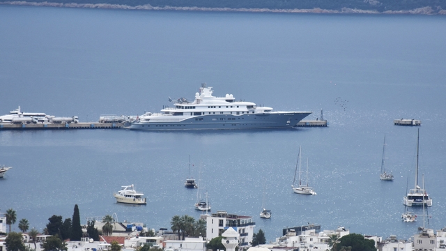 Mega yat "Radiant"a Bodrum'da yakıt ikmali yapıldı