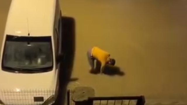 Hatay'da sağanak nedeniyle yollar suyla doldu, bazı bölgelerde heyelan meydana geldi