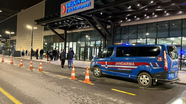 İzmir'de iki grup arasında silahlı kavga: 3 yaralı