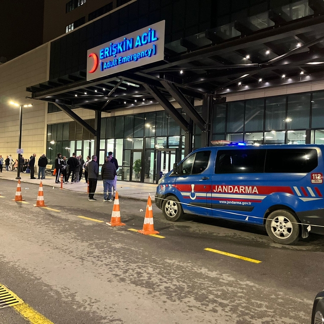 İzmir'de iki grup arasında silahlı kavga: 3 yaralı