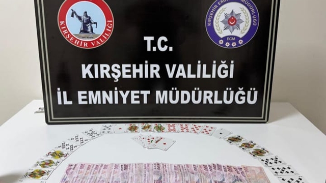 Kırşehir'de kumar oynayan 4 kişiye 36 bin 998 lira ceza kesildi