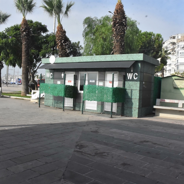 İzmir Karşıyaka'daki tuvalet davasını bölge sakinleri kazandı