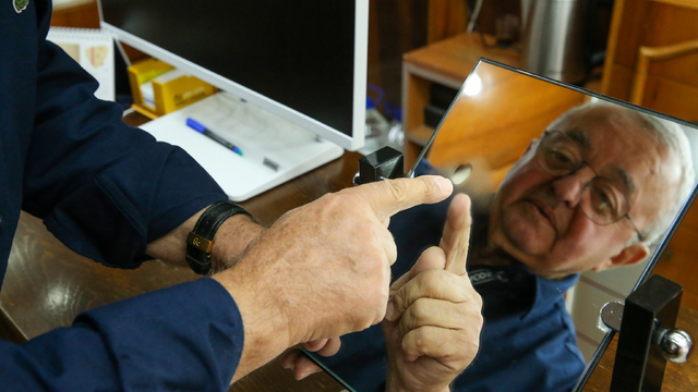 Yaklaşık 60 yıldır sürdürdüğü mesleği parmak izlerini sildi