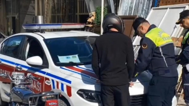 Motosikletle tehlikeli hareketler yapan sürücüye para cezası