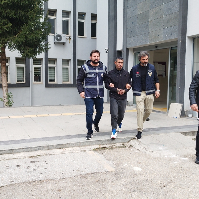 Telefonla aradığı kadını 1,5 milyon TL'lik ziynet eşyasını alarak dolandıra...