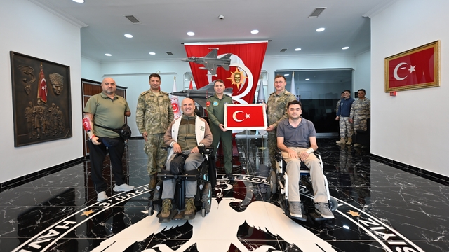 Gaziler 3. Ana Jet Üssü'nde Türk Yıldızları ve SOLOTÜRK özel gösterileriyle ağırlandı