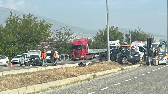 Kahramanmaraş'ta iki otomobilin çarpıştığı kazada 2 kişi yaralandı