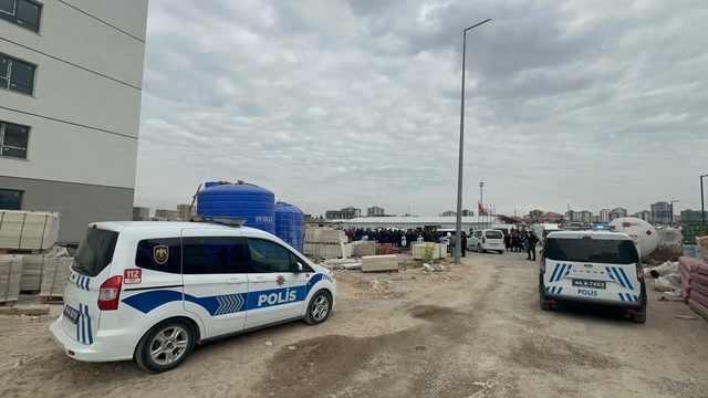 İnşaat şantiyesinde sopalı, bıçaklı kavga: 4 yaralı