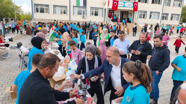 Adıyaman'da öğrenciler Filistin yararına kermes düzenledi