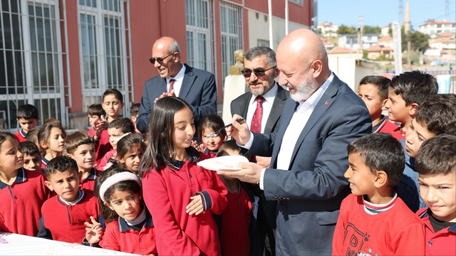 Başkan Çolakbayrakdar ilkokul öğrencileriyle bir araya geldi