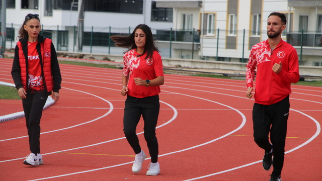 Kütahyalı iki atlet Balkan Kros Şampiyonasına hazırlanıyor