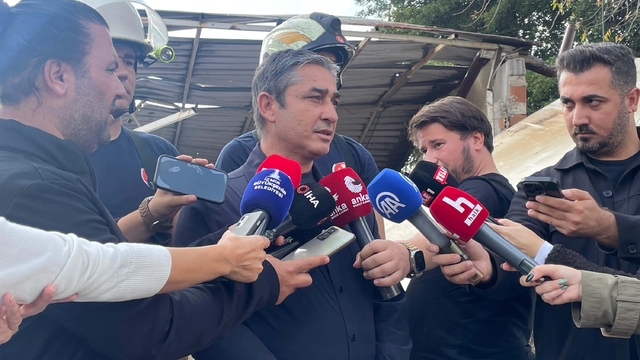 İzmir'de müstakil evde patlama: 1 yaralı (2)