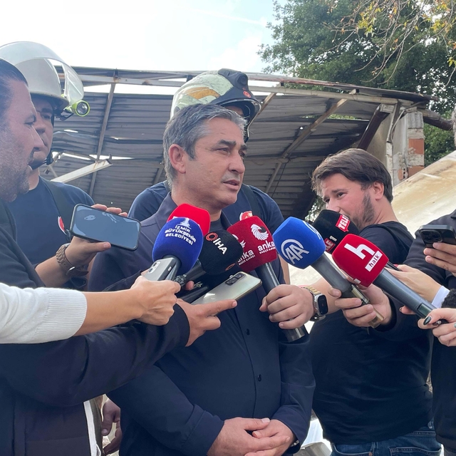 İzmir'de müstakil evde patlama: 1 yaralı (2)