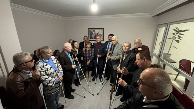 Samsun'da 15 görme engelliye beyaz baston verildi