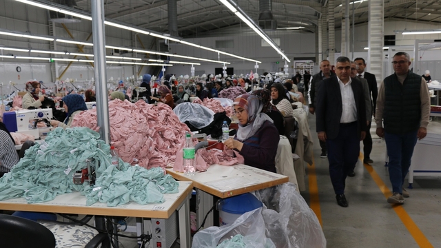 Kaymakam Karaaslan, fabrika ziyaretlerinde bulundu