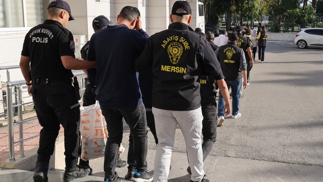 Mersin'de fuhuş operasyonunda yakalanan 10 şüpheliden 2'si tutuklandı