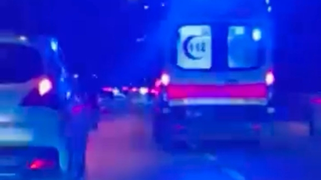 Bursa'da sürücüler, 'fermuar sistemi' ile ambulansa yol verdi