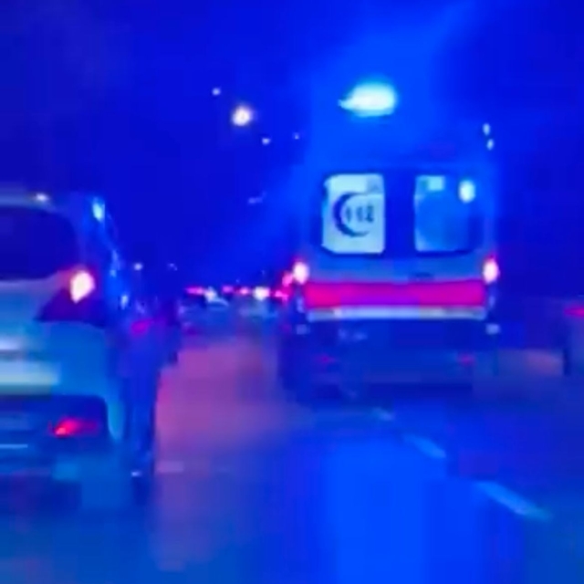 Bursa'da sürücüler, 'fermuar sistemi' ile ambulansa yol verdi
