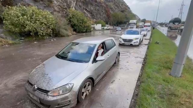 Aydın'da sağanak sonrası heyelan oluştu