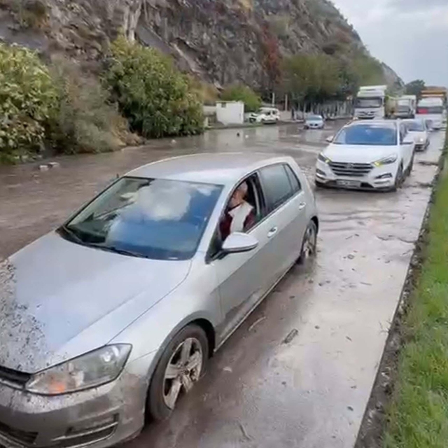 Aydın'da sağanak sonrası heyelan oluştu