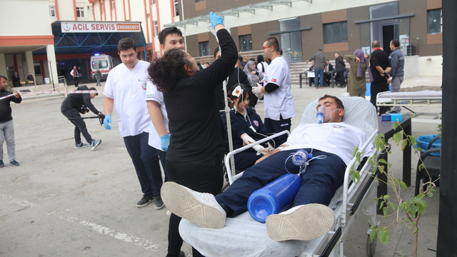 Taşova Devlet Hastanesi'nde deprem ve yangın tatbikatı yapıldı