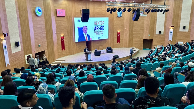 KAEÜ Rektörü Karahocagil, üniversitedeki AR-GE gönüllüleriyle buluştu