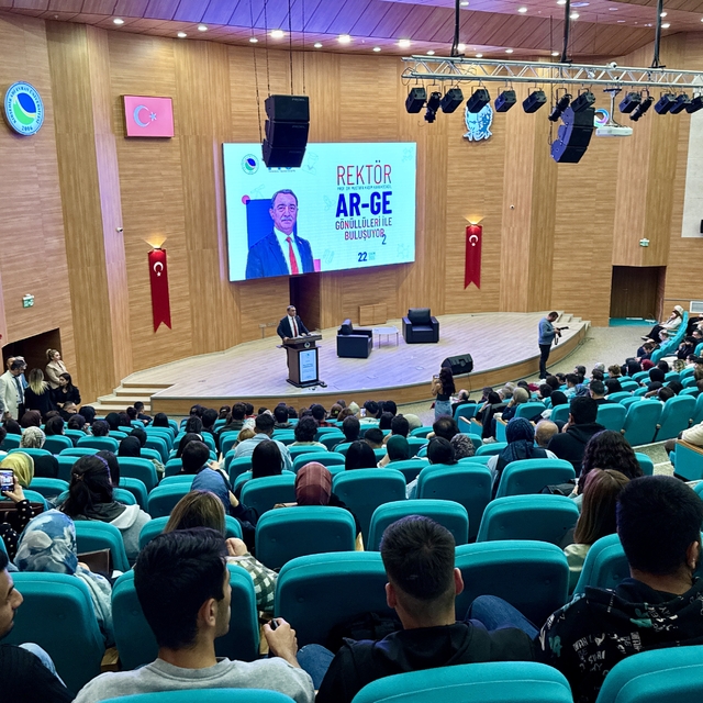 KAEÜ Rektörü Karahocagil, üniversitedeki AR-GE gönüllüleriyle buluştu