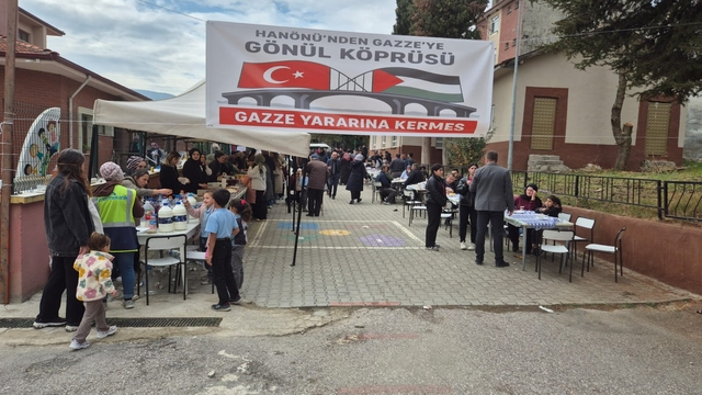 Hanönü'de öğrenci ve veliler Gazze için kermes düzenledi