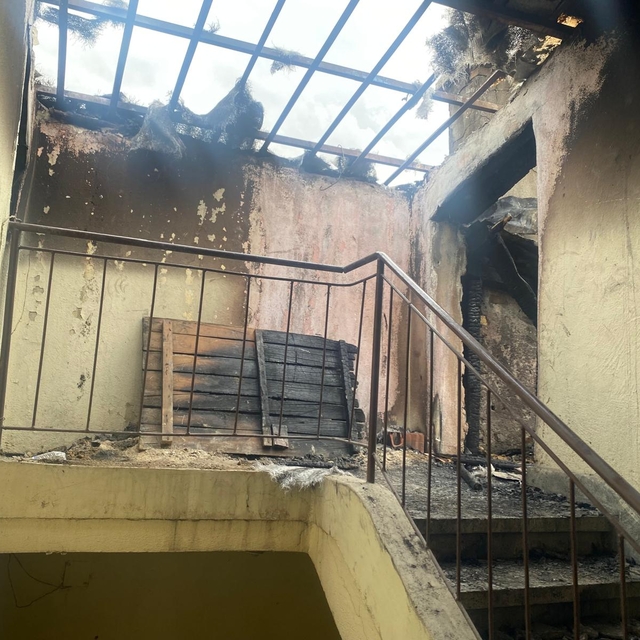 Yangın çıkan çatı katındaki dairede kadın cesedi bulundu