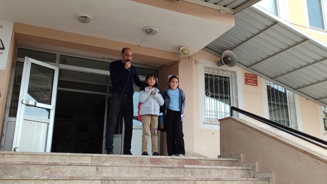 Erzincan'da ilkokul öğrencilerinin çevre duyarlılığı güvenlik kamerasında