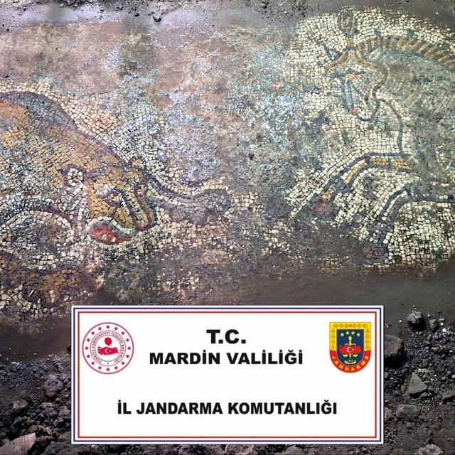 Kaçakçılara satılmak istenen 1500 yıllık mozaik ele geçirildi