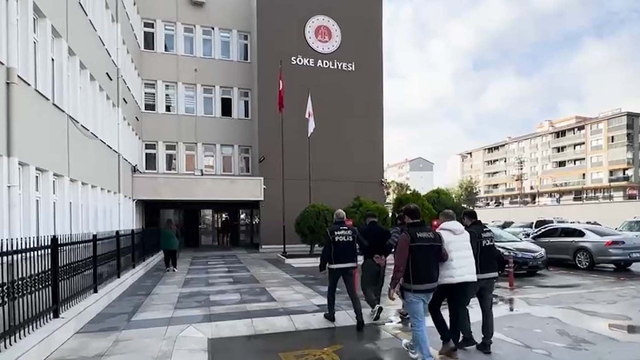 Sürücüsünün 'dur' ihtarına uymadığı otomobilden uyuşturucu çıktı; 2 tutuklama