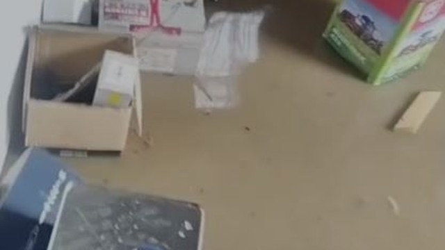 Adana'da sağanak; iş yerlerini su bastı, araçlar mahsur kaldı