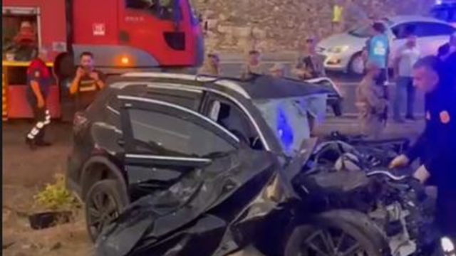 Şırnak'ta midibüs ile cip kafa kafaya çarpıştı: 4 yaralı