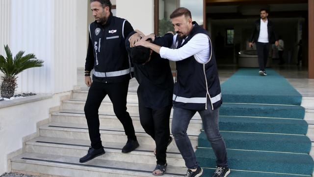 GÜNCELLEME - Muğla'da uyuşturucu operasyonunda gözaltına alınan 5 şüpheli adliyeye sevk edildi