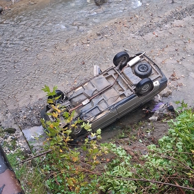 Adana'da otomobil köprüden düştü; 2 yaralı
