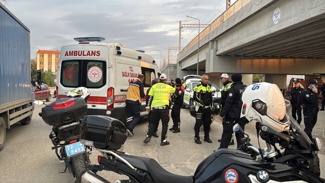 Edirne'de otomobille çarpışan elektrikli bisikletin sürücüsü ağır yaralandı