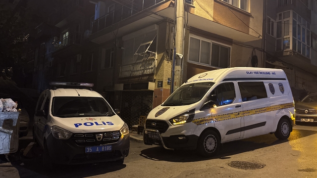 İzmir'de bir kişi, birlikte yaşadığı kadını silahla yaraladı