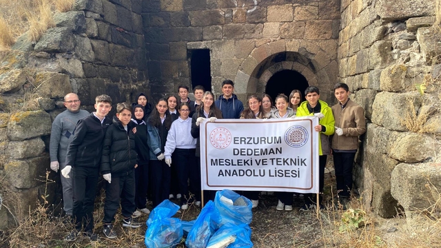 Erzurum'da öğrencilerden ecdada vefa; tarihi tabyaları temizlediler