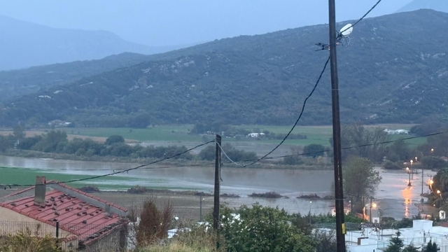 Gökçeada'da kuvvetli sağanak hayatı olumsuz etkiledi