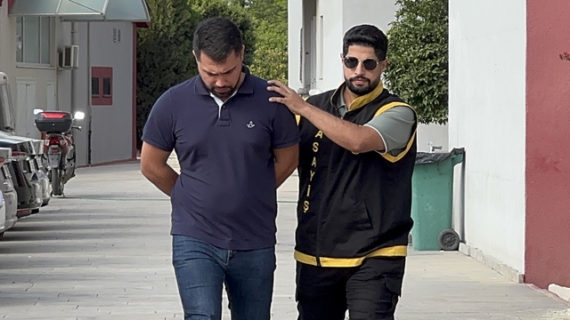 Adana'da bir kişinin otomobilde ölü bulunmasıyla ilgili 2 zanlı tutuklandı