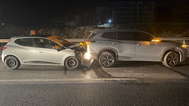 Sıfır kilometre otomobili otoyolda kilitlenip durunca kaza yapan avukattan firmaya suç duyurusu