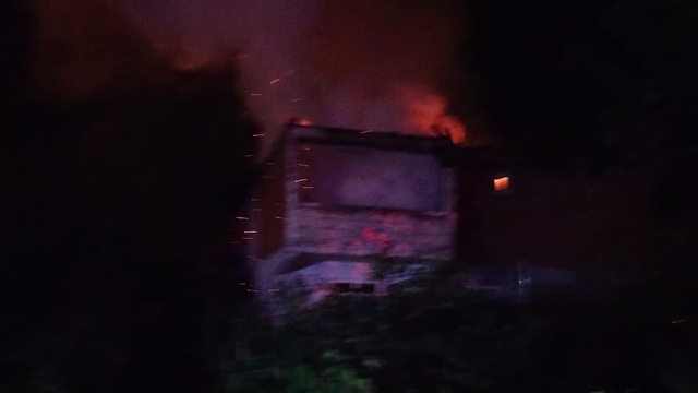 Osmancık'ta yanan 2 katlı evde hasar oluştu