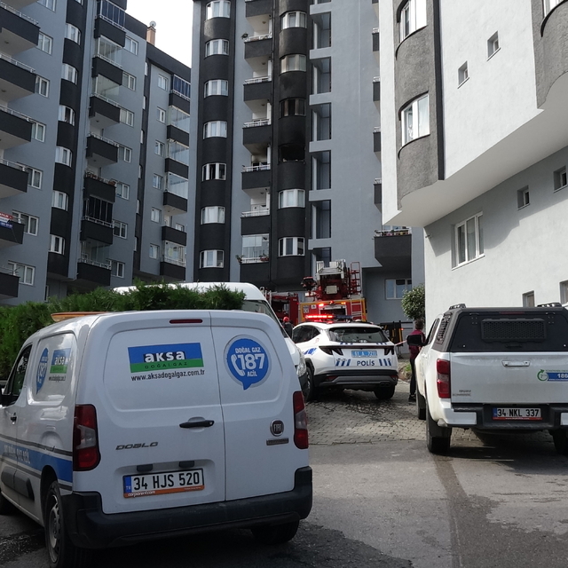 Evinde çıkan yangını söndürmek isterken yaralandı