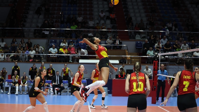 Göztepe voleybolda evinde üzüldü