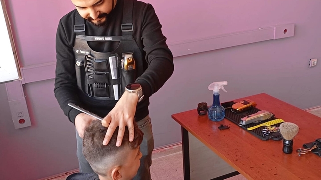 Batman'da öğrenciler ücretsiz tıraş edildi