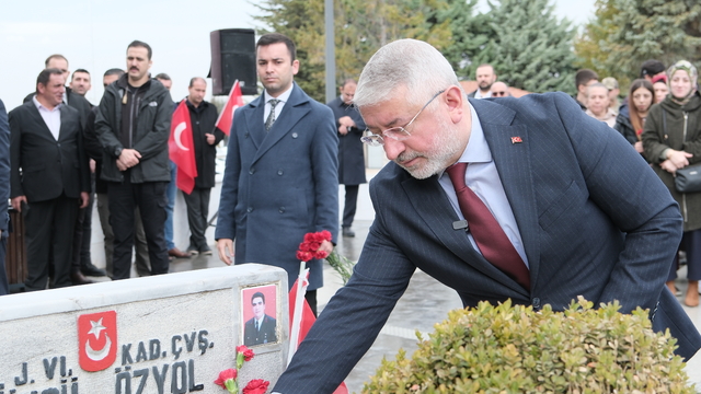 Çorum'da 29 Ekim Cumhuriyet Bayramı kapsamında şehitlik ziyareti yapıldı