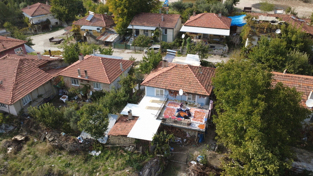 Manisa'da 16 malzemeli Demirci tarhanası kış sofraları için hazırlanıyor