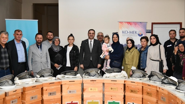 Başiskele'de arıcılık kursiyerlerine malzeme desteği verildi